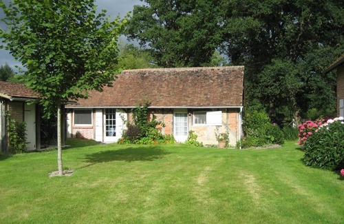 Saint-Viatre Cottage | Charming Solognote Cottage with Private Pond, Free Fishing, and Bike Rentals in Saint-Viâtre