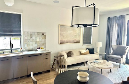 Morningside-Lenox Park House | Charming & sophisticated 2-bedroom townhome with WiFi/cable in beautiful Atlanta