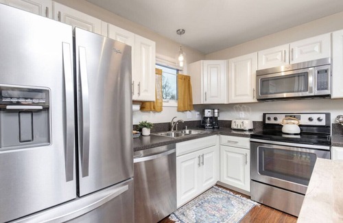 Bayshore - Klatt House | Charming South Anchorage Getaway | Near Trails, Shops & Airport