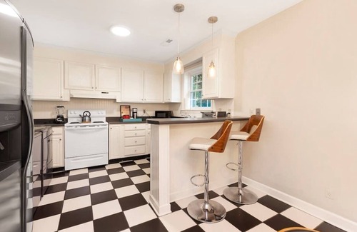 SouthPark House | Charming SouthPark home, fenced-in yard