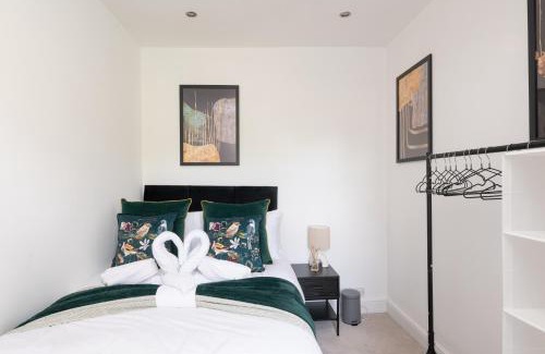 Northampton Apartment | Charming & Spacious 2 BR Home