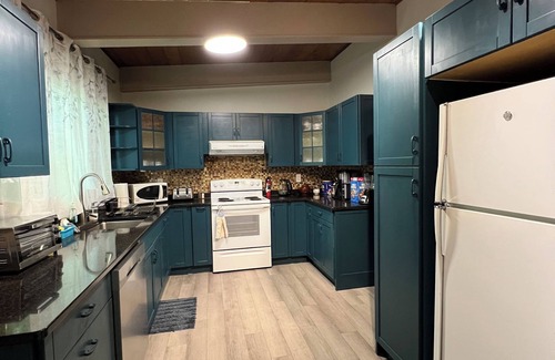 Kingsland Apartment | Charming & Spacious 2BR Upper Suite | Large Kitchen w/Private Entry & Deck