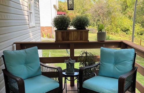 Manor House | Charming, spacious 3-bedroom, 3BA house. Private, convenient, and immaculate.