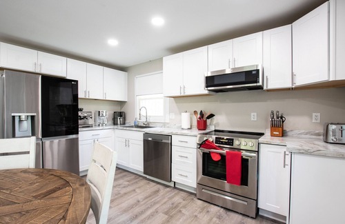 Damascus House | CHARMING & SPACIOUS 4-BEDROOM VACATION HOME!