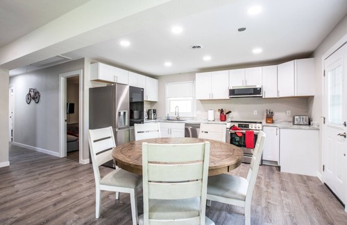 Damascus House | CHARMING & SPACIOUS 4-BEDROOM VACATION HOME!