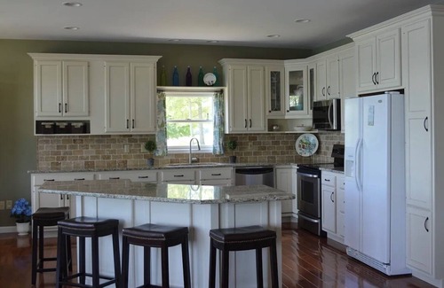 La Follette House | Charming spacious 6 bedroom lakefront house on beautiful Norris Lake!