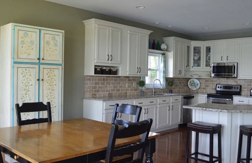 La Follette House | Charming spacious 6 bedroom lakefront house on beautiful Norris Lake!