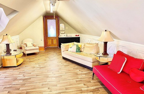 Terrebonne Apartment | Charming,Spacious Apartment in the Heart of the Historic City of Old Terrebonne