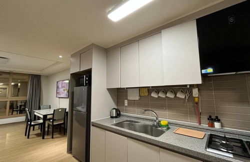 Clark Freeport Apartment | Charming Spacious Apartment in Clark Freeport Zone with Kitchenette & Balcony