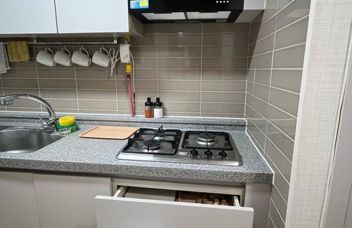Clark Freeport Apartment | Charming Spacious Apartment in Clark Freeport Zone with Kitchenette & Balcony