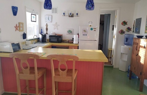 Nags Head Apartment | Charming Spacious Bungalow. Close to Beach. Clean. Lots of thoughtful extras!