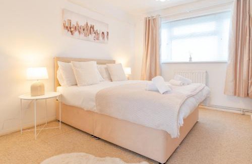 Canterbury House | Charming & Spacious City Centre House - Perfect for Family & Contractor - Sleeps 8