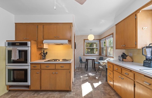 Milwaukee Apartment | Charming Spacious Comfort Near Tosa - 24 min from Airport