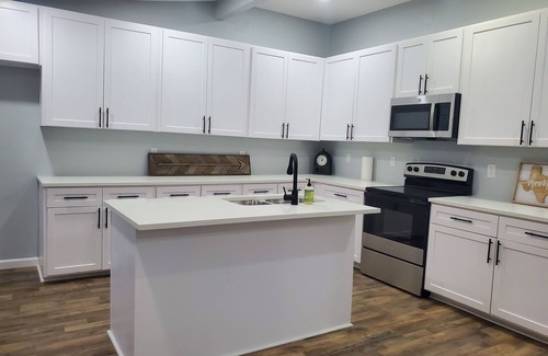 Hillsboro House | Charming spacious house with WiFi walking distance from downtown Hillsboro