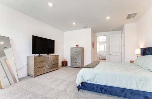 Roseville House | Charming & Spacious Roseville Home w/Patio!