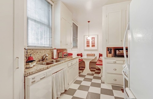 Larchmont Apartment | Charming, spacious suite just steps to Paramount & Larchmont Village!