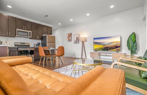 Fairmount Apartment | Charming & Spacious 3B/1B in Fairmount. Sleeps 8!