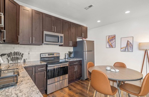 Fairmount Apartment | Charming & Spacious 3B/1B in Fairmount. Sleeps 8!