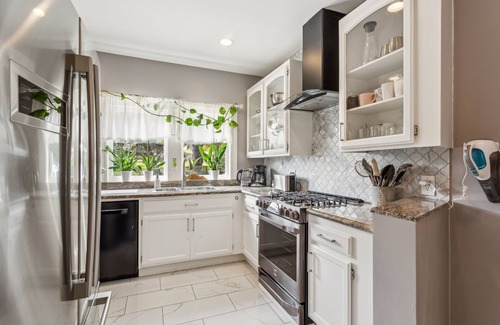 San Rafael House | Charming Spacious Victorian Garden Oasis in the heart of Marin, Gate, Deck, BBQ