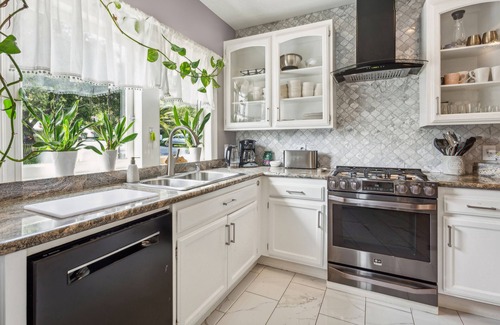 San Rafael House | Charming Spacious Victorian Garden Oasis in the heart of Marin, Gate, Deck, BBQ