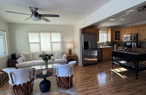 Warm Sands House | Charming Spanish Bungalow & Casita in Palm Springs