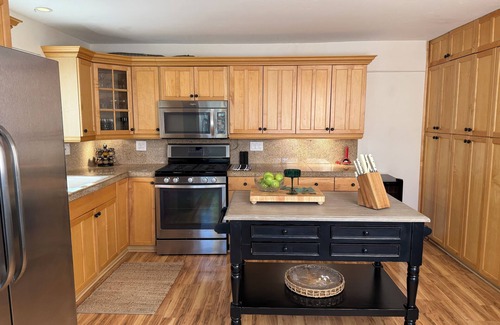 Warm Sands House | Charming Spanish Bungalow & Casita in Palm Springs