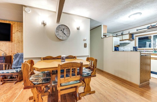 Spirit Lake House | Charming Spirit Lake Home - 6 Mi to Arnolds Park!