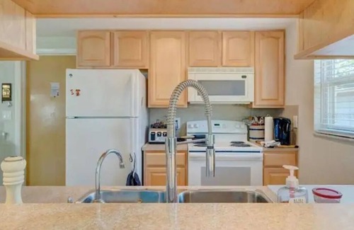 Forest Oaks House | Charming Spring Hill Home- In a Quiet Neighborhoodn