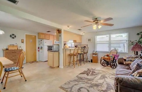 Forest Oaks House | Charming Spring Hill Home- In a Quiet Neighborhoodn