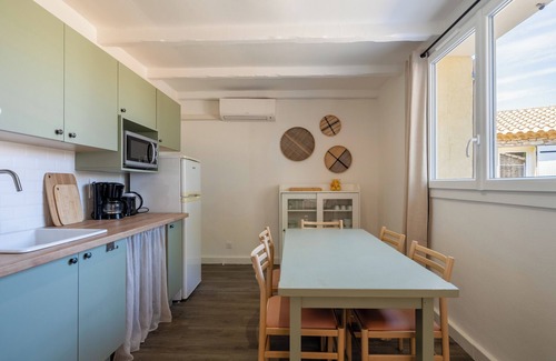 La Roque-sur-Pernes Condo | Charming stone house in a tourist residence