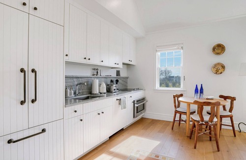 Hampton Bays Hotel | Charming, Stand-alone, ADA Accessible, Garden Cottage at Historic Canoe.