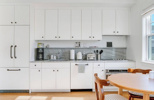Hampton Bays Hotel | Charming, Stand-alone, ADA Accessible, Garden Cottage at Historic Canoe.