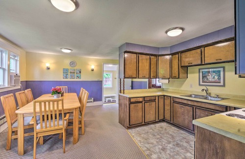 Oaks Corners House | Charming Stanley Home w/Yard, 7 Mi to Seneca Lake