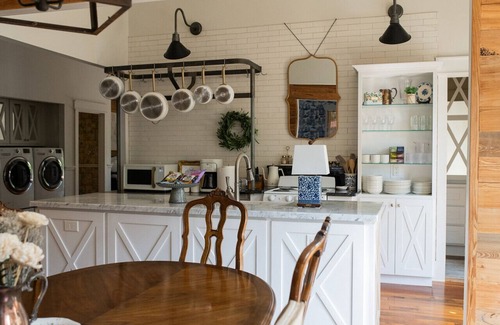 Phillips House | Charming stay centrally located to everywhere you need to be in Bryan/College Station