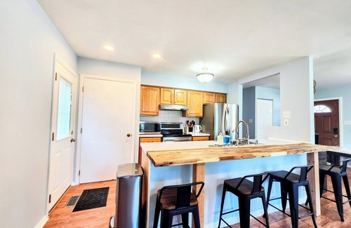 North Beach House | Charming Stay Near the Bay- w/Beach Passes!