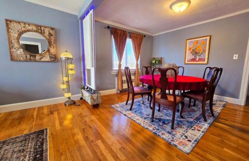 West Roxbury Apartment | Charming Stay - Perfect for Groups, FREE Parking, 3 Beds