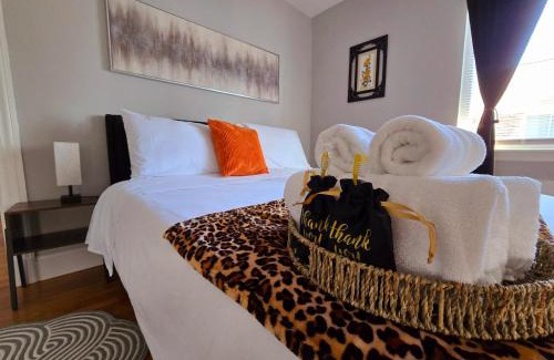 West Roxbury Apartment | Charming Stay - Perfect for Groups, FREE Parking, 3 Beds