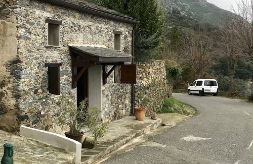 Santa-Maria-Poggio House | Charming stone Casuccia for rent in a typical Corsican village
