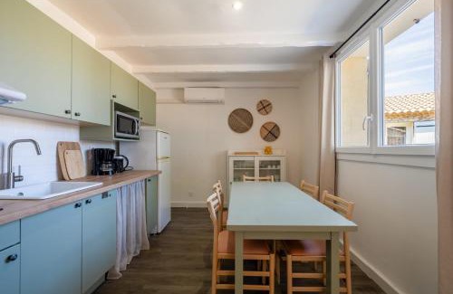 La Roque-sur-Pernes House | Charming stone house in a tourist residence