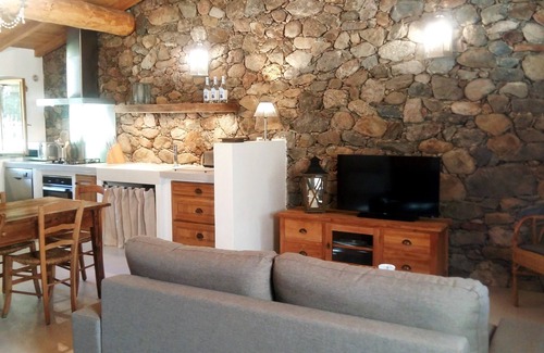 Serra-di-Fiumorbo House | Charming stone house near the sea, in the heart of the maquis.