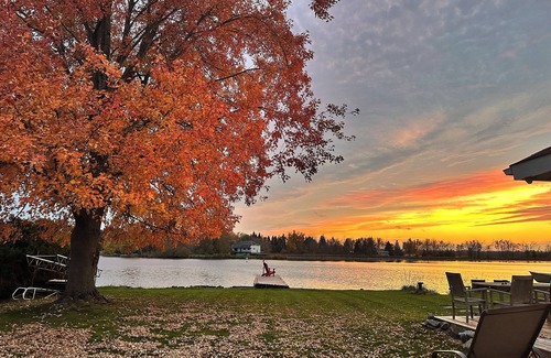 Ottawa Division Cottage | Charming stone cottage with PRIME waterfront on Rideau River