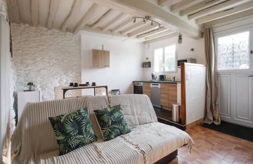 Pierrefonds House | Charming stone house