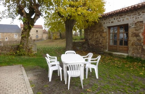 Pinols Cottage | Charming Stone House with 3 Bedrooms Near Village Amenities and Scenic Attractions