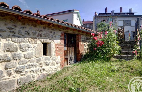 Estivareilles Cottage | Charming Stone Village House with Modern Amenities, Pet-Friendly, Perfect for Outdoor Activities