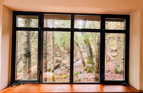 Vesuvius Cottage | Charming Studio Cottage on Salt Spring Island with WiFi