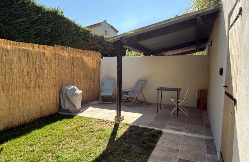 La Roque-d'Antheron Apartment | Charming studio with private terrace