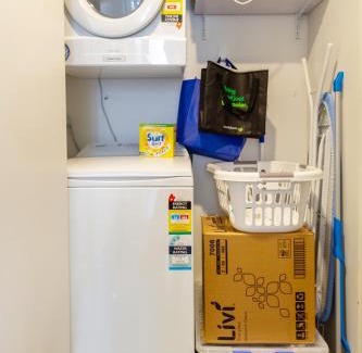 Christchurch City Centre Apartment | Charming Studio & 1 BR Retreat in CBD with Parking