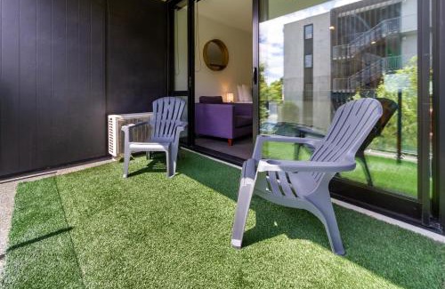 Christchurch City Centre Apartment | Charming Studio & 1 BR Retreat in CBD with Parking