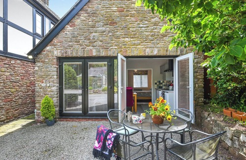 Llangarron Cottage | Charming Studio Apartment in a Tranquil, Historic Village located near Ross-on-Wye.