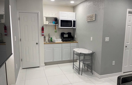Seffner Community Alliance Apartment | Charming studio apartment with AC, WiFi in lovely Brandon